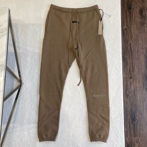 Fear of god essentials sweatpants size medium